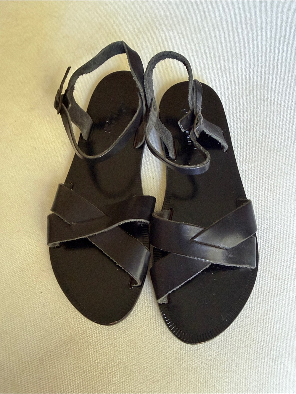 Vero Cuoio Black Leather Crisscross Slingback Sandals